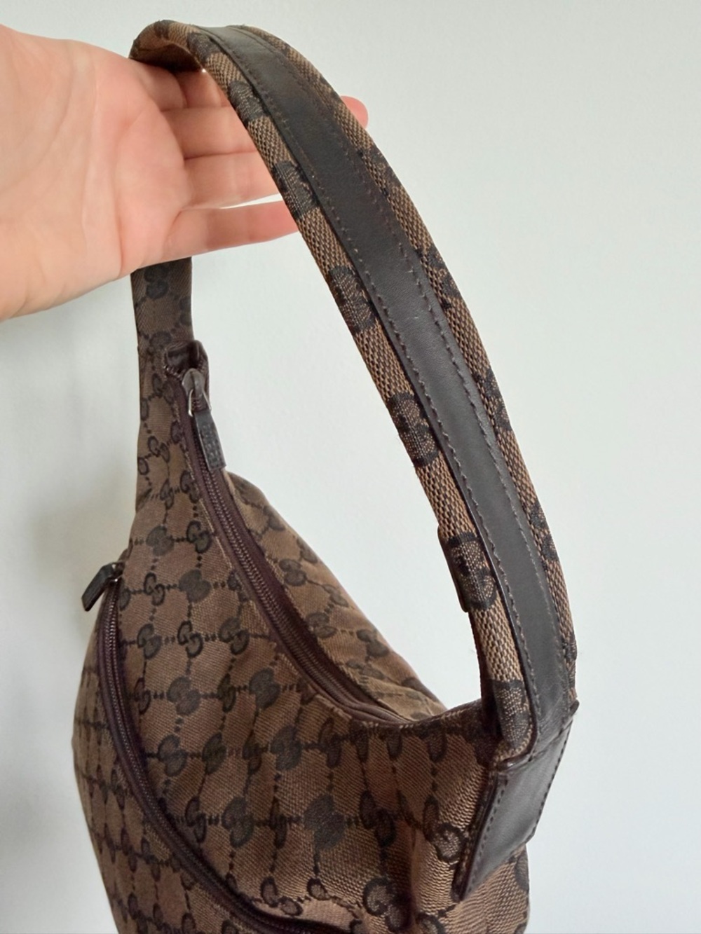 Gucci GG Canvas Shoulder Bag - Picture 4 of 13